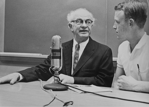 Two-time Nobel Prize-winning scientist Linus Pauling discussed the dangers of nuclear weapons with Barto Farrar in 1965. Photo courtesy of Barto Farrar.