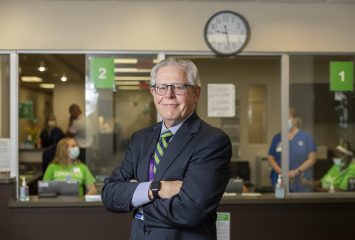 Texas Health Resources CEO Barclay Berdan '76 visits a COVID-19 vaccination clinic, April 15, 2021. Photo by Rodger Mallison